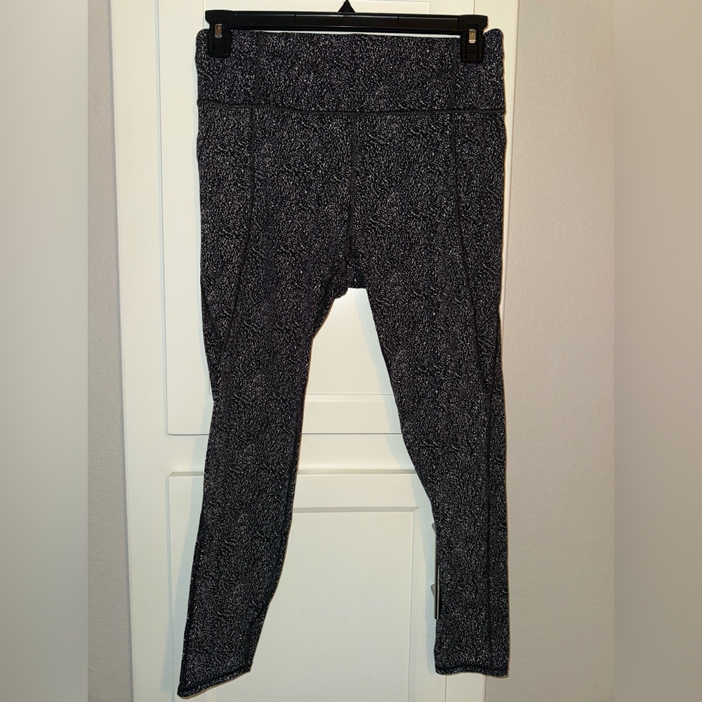 ATHLETA BLACK/WHITE PATTERNED LEGGINGS